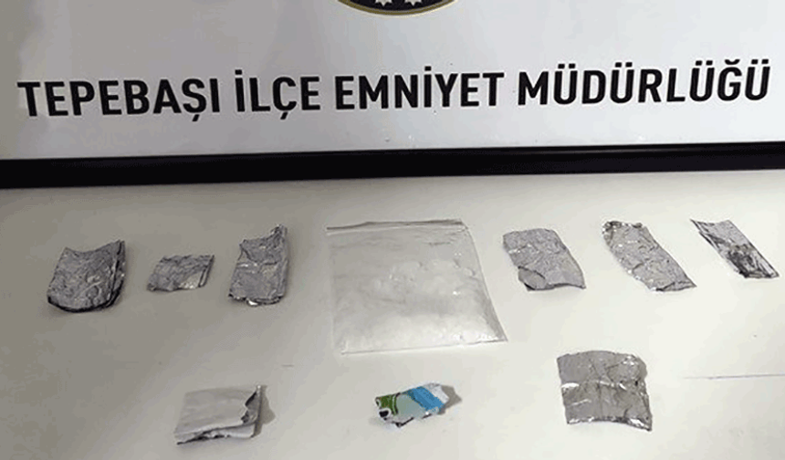 Eskişehir'de polis şüphelendi! Üzerinde uyuşturucuyla yakalandı