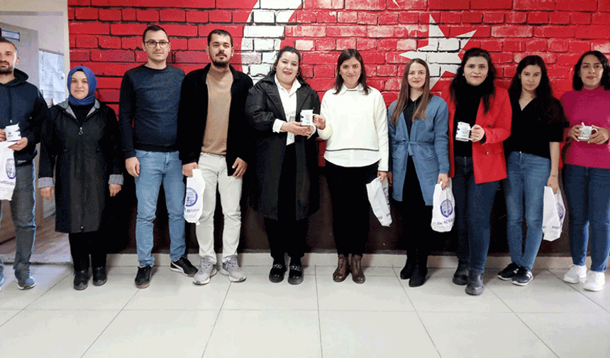 Koyuncu'dan Emirdağ’daki öğretmenlere hediye
