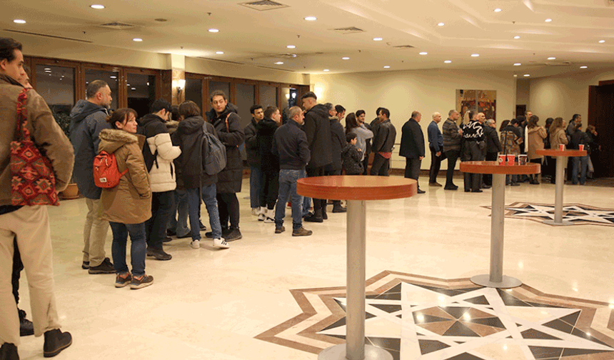 Eskişehir’de senfoni kuyruğu metrelerce uzadı