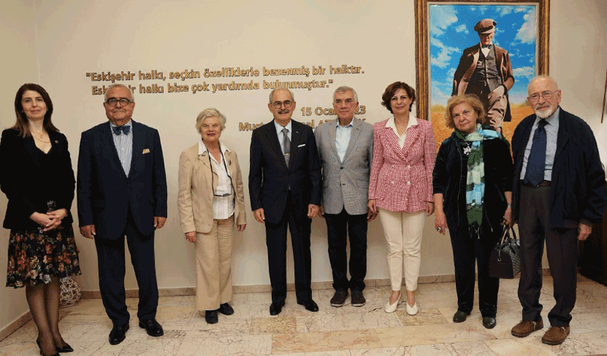 Emekli büyükelçi ve diplomatlar Ünlüce ile bir araya geldi