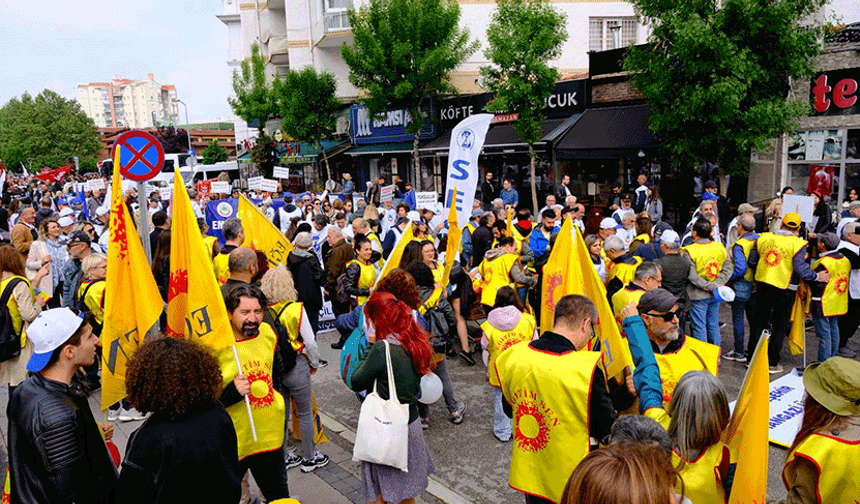 İşçiler meydanı doldurdu! Eskişehir’den 1 Mayıs manzaraları