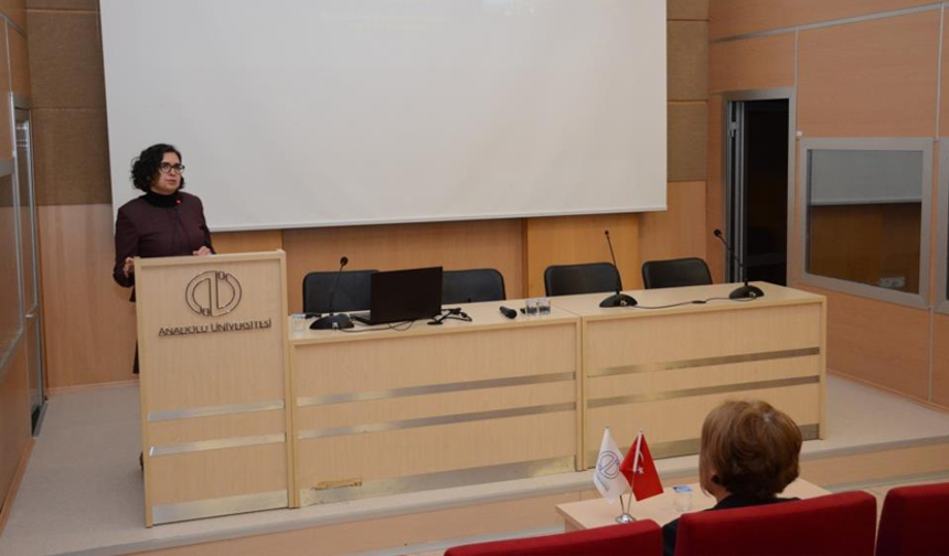 Anadolu Üniversitesinde yapay zeka ve çevirmenlik mesleğinin geleceği konuşuldu