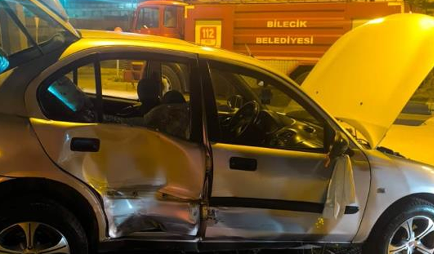 Bilecik'te otomobil ile halk otobüs çarpıştı: 3 yaralı