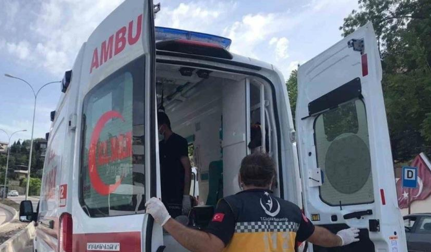 Bilecik'te hareket halinde devrilen motosiklet sürücüsü yaralandı