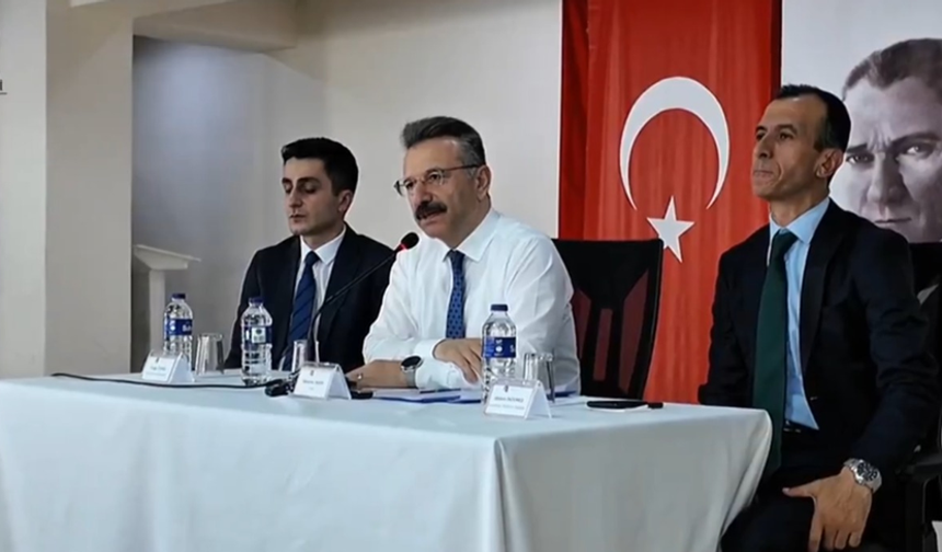 Vali Hüseyin Aksoy, Sarıcakaya’da muhtarlar görüştü
