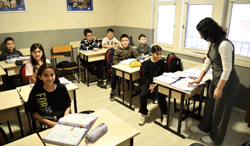 Tepebaşı’nda eğitime büyük destek: 3 bin 100 öğrenciye ulaşıldı