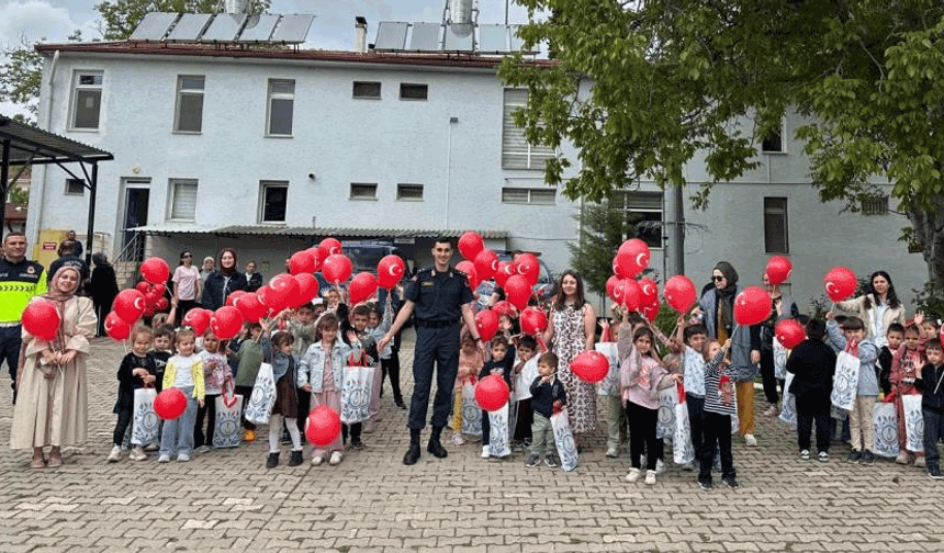 Bilecik'te köpek timlerinden öğrencilere gösteri