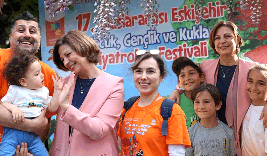 Eskişehir’de festival şöleni başladı: Sokaklar rengarenk oldu