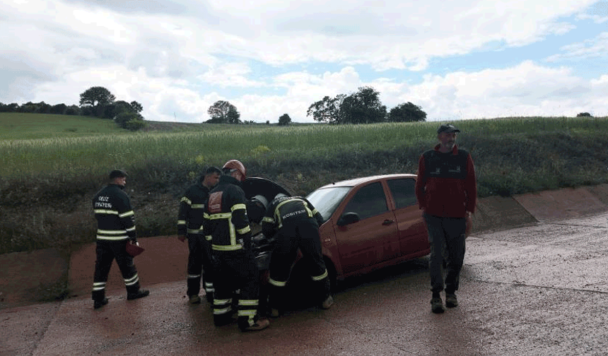Kütahya Gediz'de otomobil yoldan çıktı: 4 yaralı