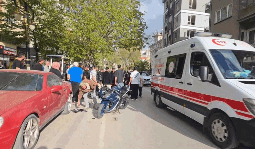 Kütahya'da motosiklet yayaya çarptı: 2 yaralı