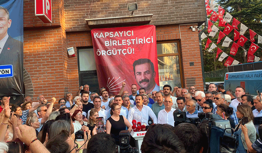 Görevden alınan Yalaz’a alkışlı karşılama!
