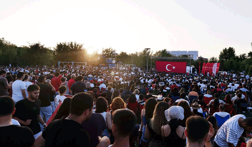 Milli maç için meydanlara dev ekran kurulmayacak