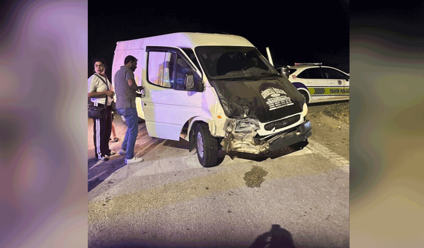 Afyon'da otomobille kamyonetin çarpıştığı kazada 4 kişi yaralandı