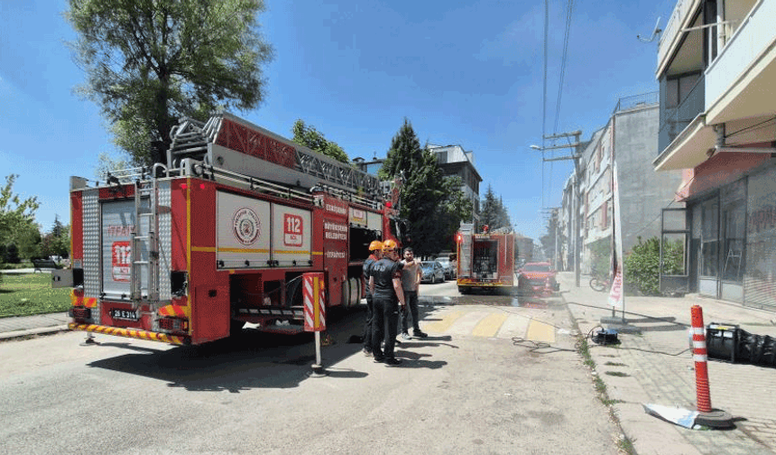 Eskişehir'de iş yerinde yangın! 6 kişi dumandan etkilendi