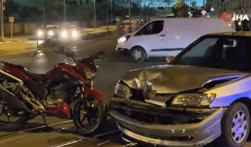 Eskişehir'de otomobil ve motosikletin kafa kafaya çarpıştığı kazada 2 kişi yaralandı