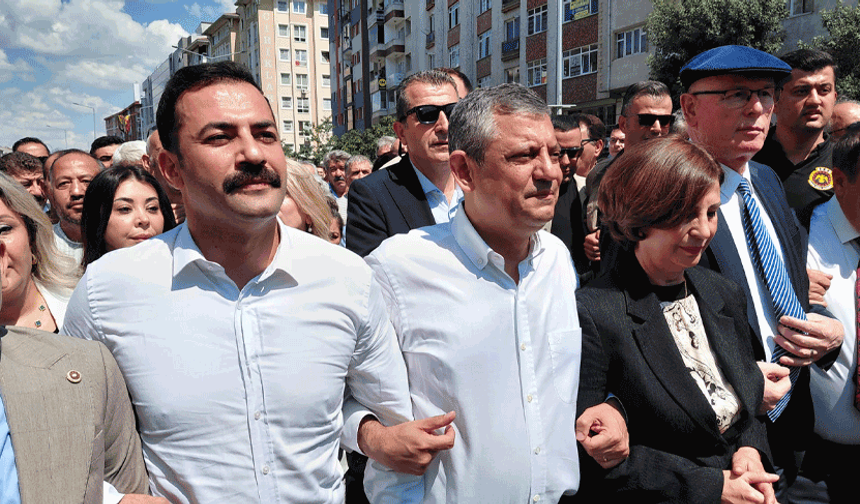 Özgür Özel grup toplantısı ardından Hamamyolu’na yürüdü!