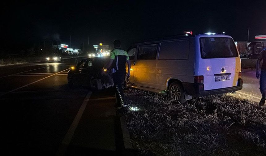Afyonkarahisar'da kamyonet ile otomobil çarpıştı: 11 yaralı