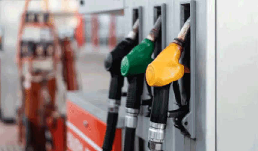 Akaryakıtta tabelalar yeniden değişiyor: Benzine zam geliyor