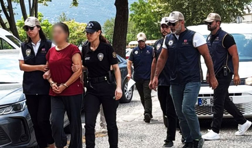 Darbeci FETÖ'cü Burkay Karatepe'nin ablası adliyeye sevk edildi