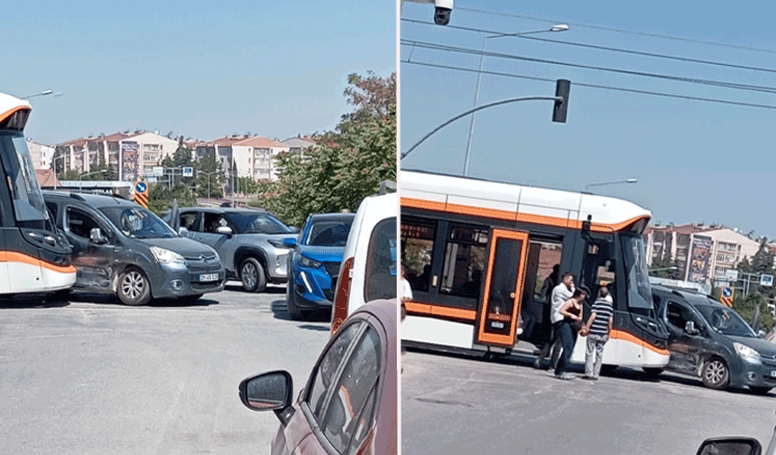 Eskişehir'de tramvay ile otomobil çarpıştı