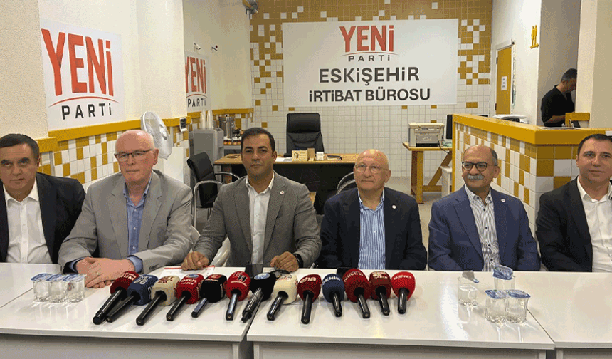 Eskişehir’de YENİ Parti hareketliliği: 3 belediye başkanı rozet taktı!