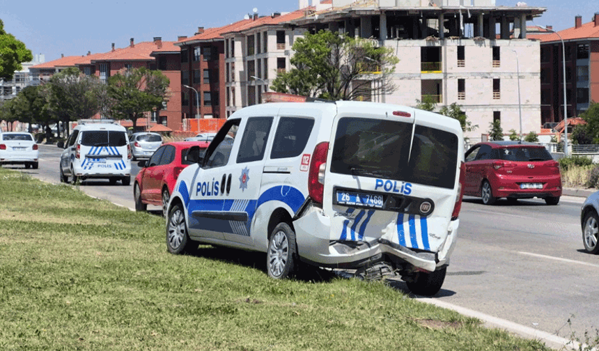 Eskişehir’de zincirleme kaza! Polis aracına otomobil çarptı: 1’i polis 6 yaralı