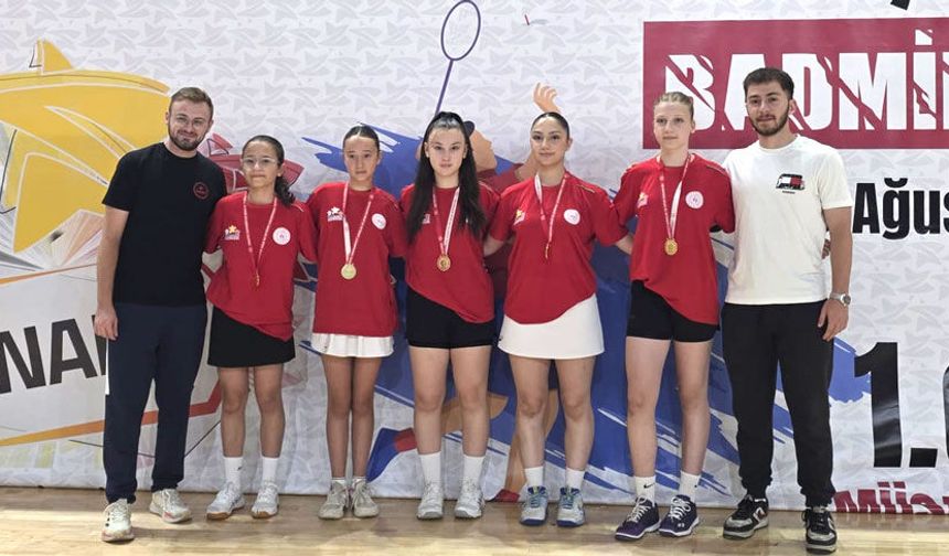 Eskişehirli genç badmintoncular Türkiye şampiyonluğu için sahaya çıkacak