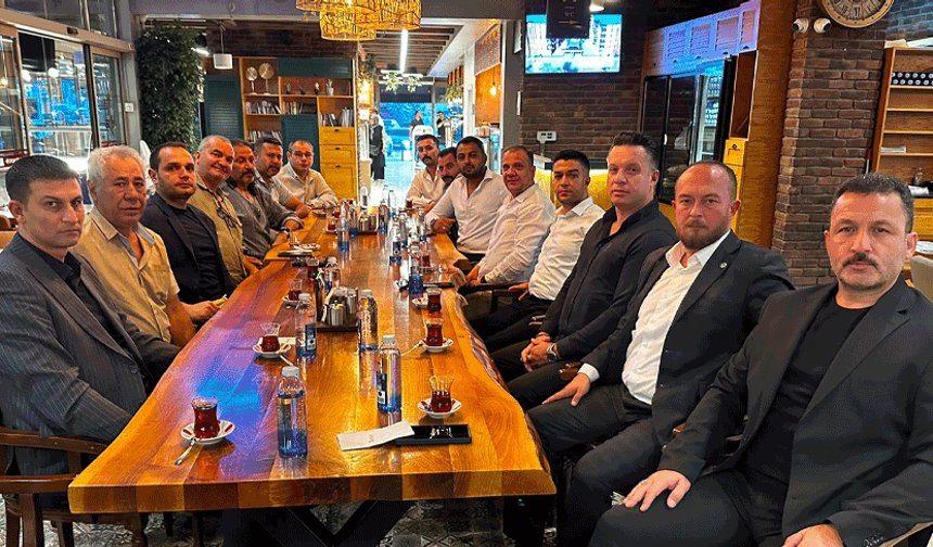 Ülkü Ocakları’nın eski ve yeni başkanları yemekte buluştu!