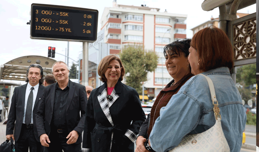 Başkan Ünlüce makam aracını bıraktı, tramvaya bindi