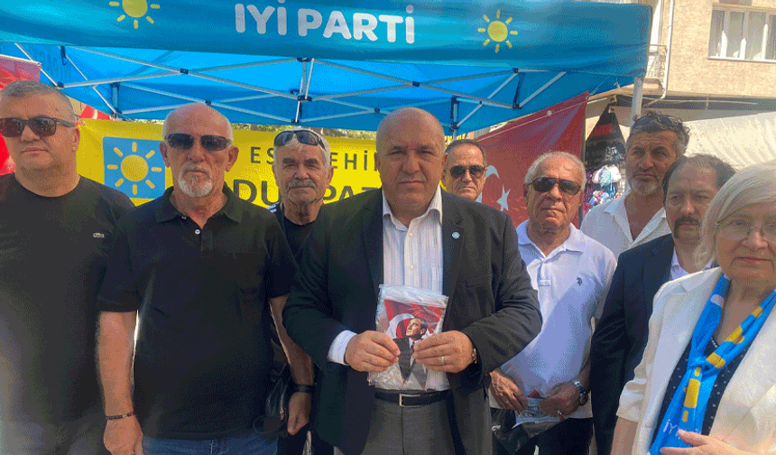 Hamamyolu’nda 2 Eylül coşkusu: Binlerce bayrak dağıtıldı!