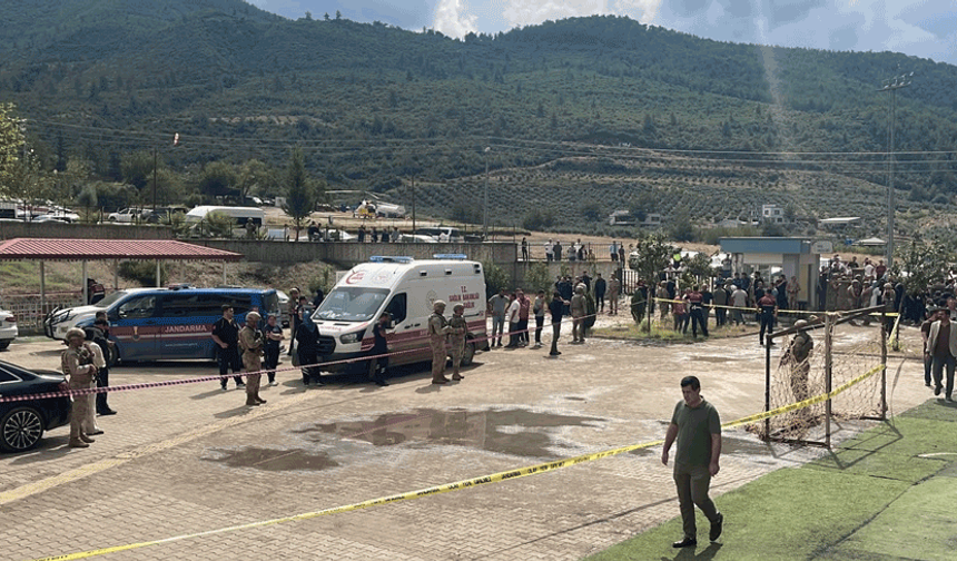 Lisede korku dolu anlar: Silahla vurulan öğretmen öldü