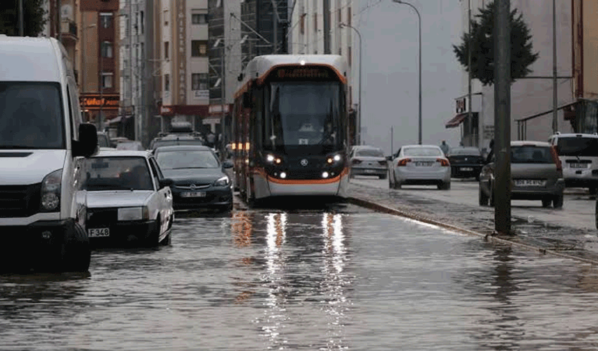 Meteoroloji'nin ardından bir uyarı da Eskişehir Valiliği'nden: Sağanak yağış geliyor