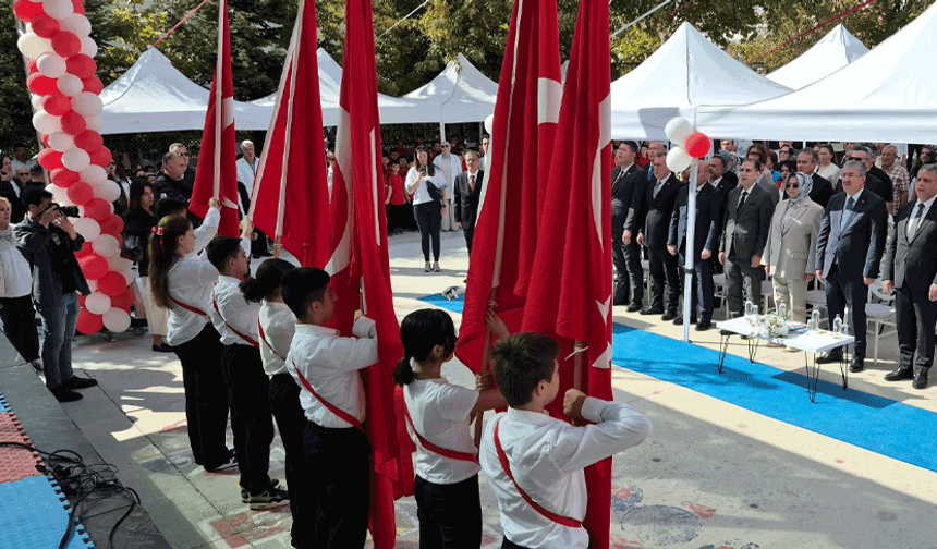 Vali Yılmaz: "Okullarımızdan bir an olsun ilgimizi kesmeyeceğiz"