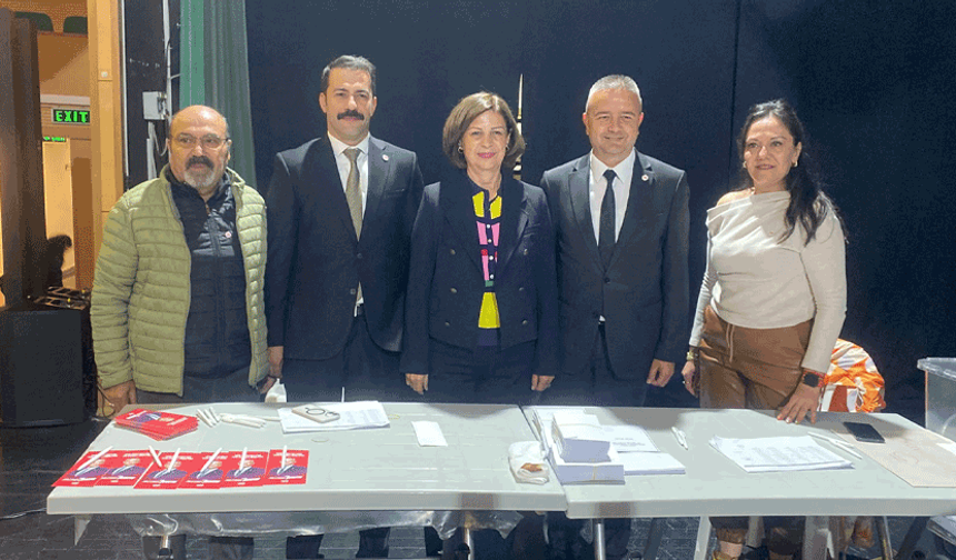 Ayşe Ünlüce: “Talat Yalaz’ın başarılı çalışmalara imza attığını düşünüyorum!”
