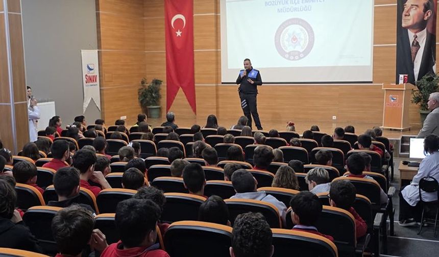 Bilecik'te 120 öğrenciye güvenli internet ve akran zorbalığı eğitimi