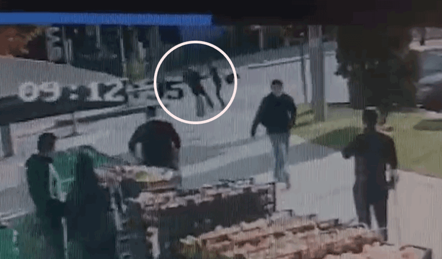 Eskişehir'de dehşet anları: Yolda yürüyen kıza yumruk attı