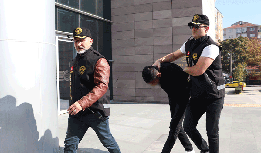 Eskişehir’de zorla tespih satıp para alan şüpheli adliyeye sevk edildi