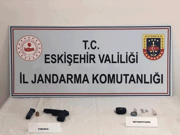 eskisehirde-kaza-yapinca-jandarmaya-yakalandi