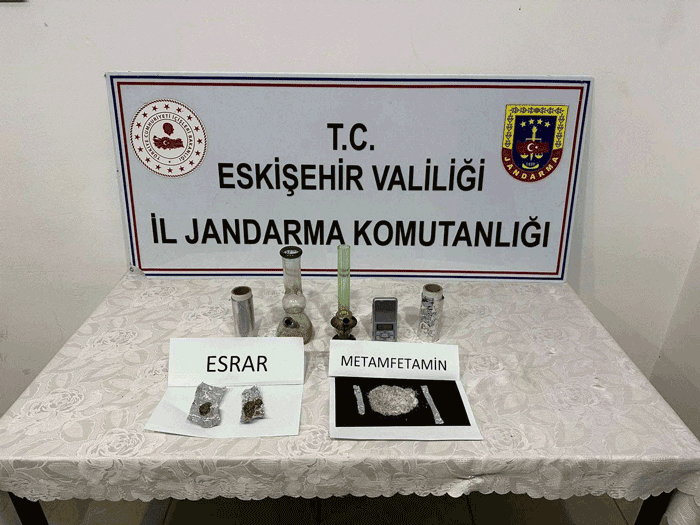 eskisehirde-poset-dolusu-zehirle-jandarmaya-yakalandi-detay
