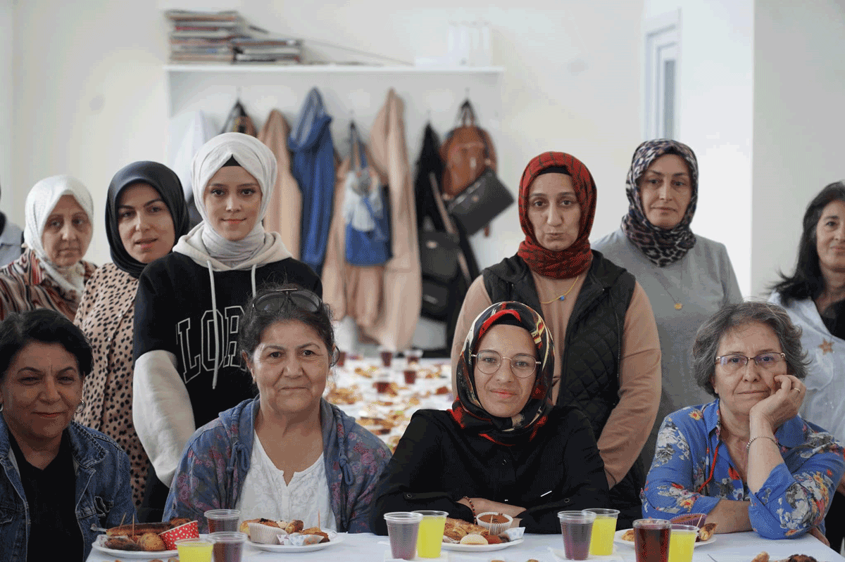 melek-mizrak-subasi-kadinlarin-isteklerini-karsiliyor-detay2