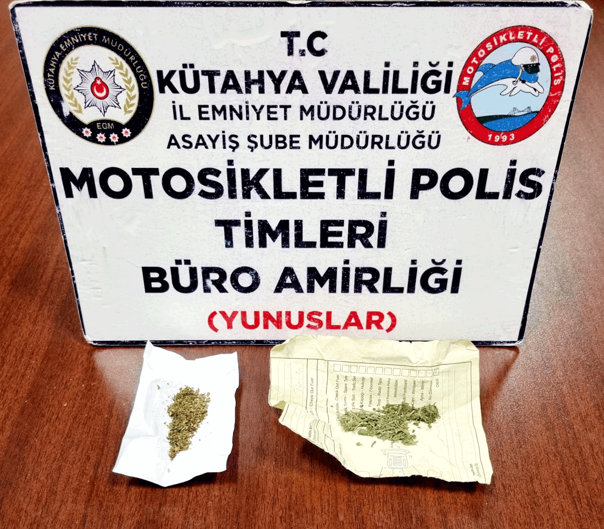 kutahyada-motosikletli-polis-timleri-204-gram-esrar-ele-gecirdi-detay
