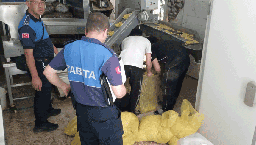 Odunpazarı’nda ruhsatsız işletmeye zabıta baskını: Kapısına mühür vuruldu