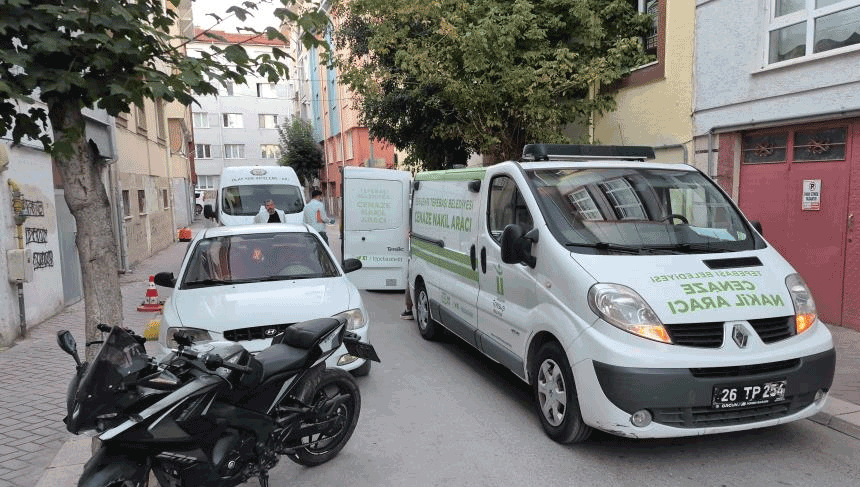 Apartman deposunda 47 yaşındaki adamın cansız bedeni bulundu