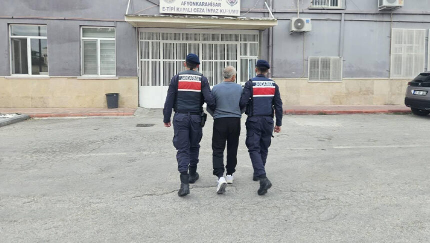 Afyonkarahisar'da aranan şahsı jandarma yakaladı