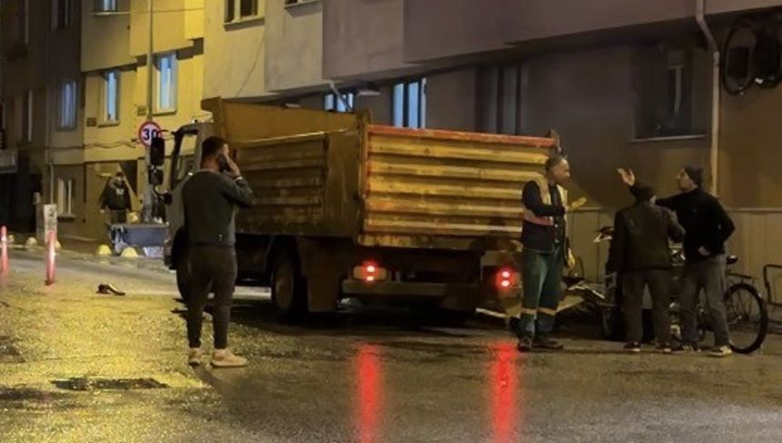 Eskişehir'de geri dönüşüm işçileri ile temizlik görevlileri arasında mobilya tartışması